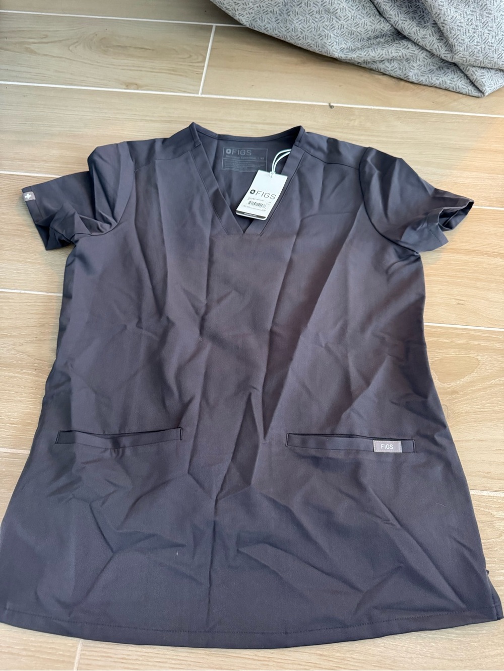 FIGS Women's V-Neck Scrub Top in Charcoal